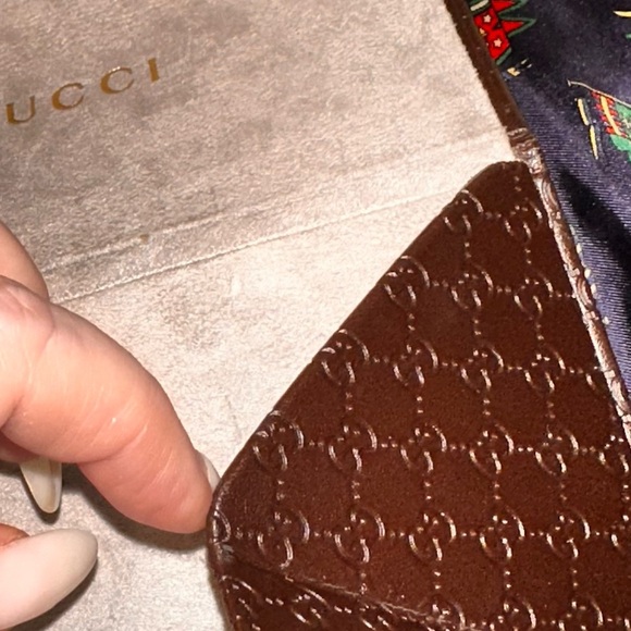 GUCCI OVAL SUNGLASSES WITH
GORGEOUS CASE - Picture 7 of 13